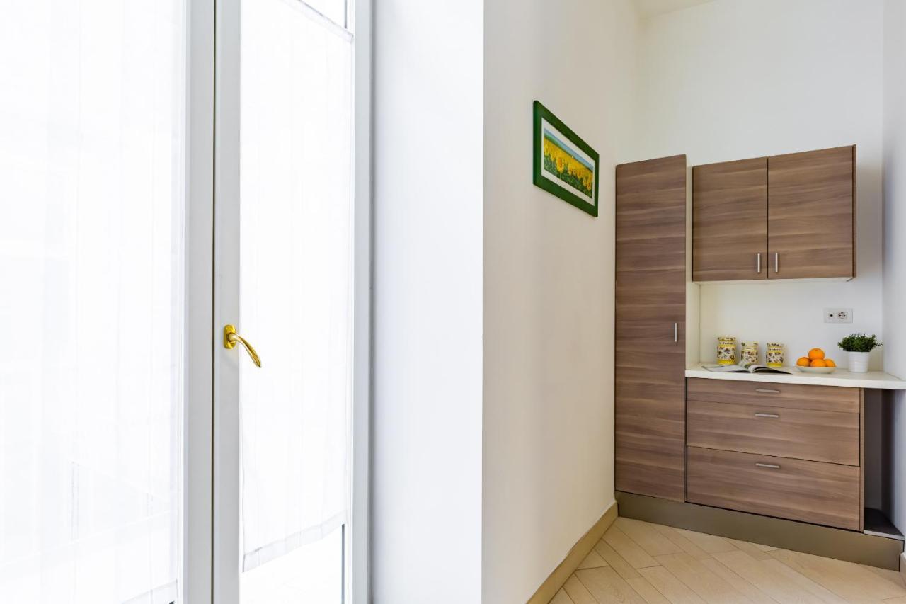 Apartment With Balcony In Palazzo Diaz By Wonderful Italy Nápoles Exterior foto